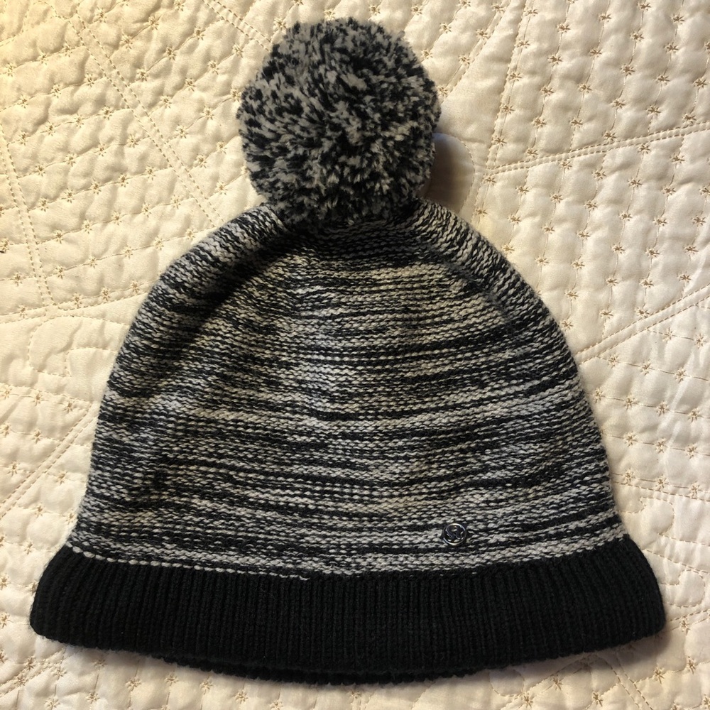 Lululemon • Merino Wool Pompom Hat
